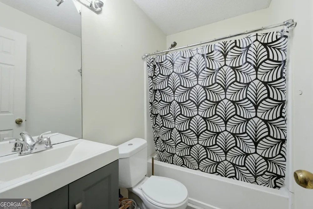 7106 Oakwood CIR Rex, GA 30273