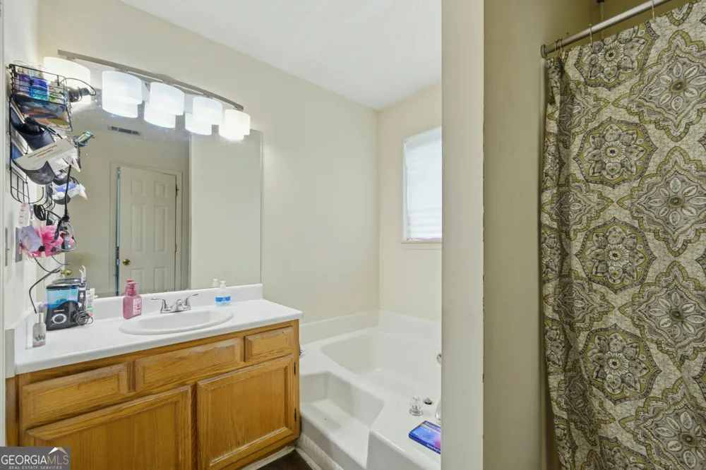7106 Oakwood CIR Rex, GA 30273