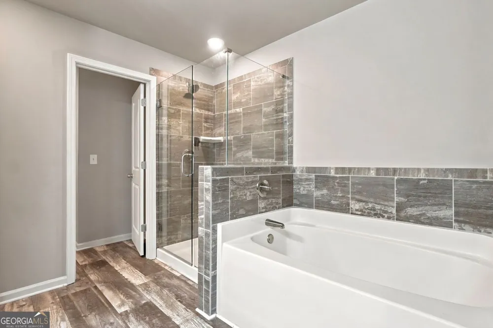 5052 Silver Fox RD Oakwood, GA 30566
