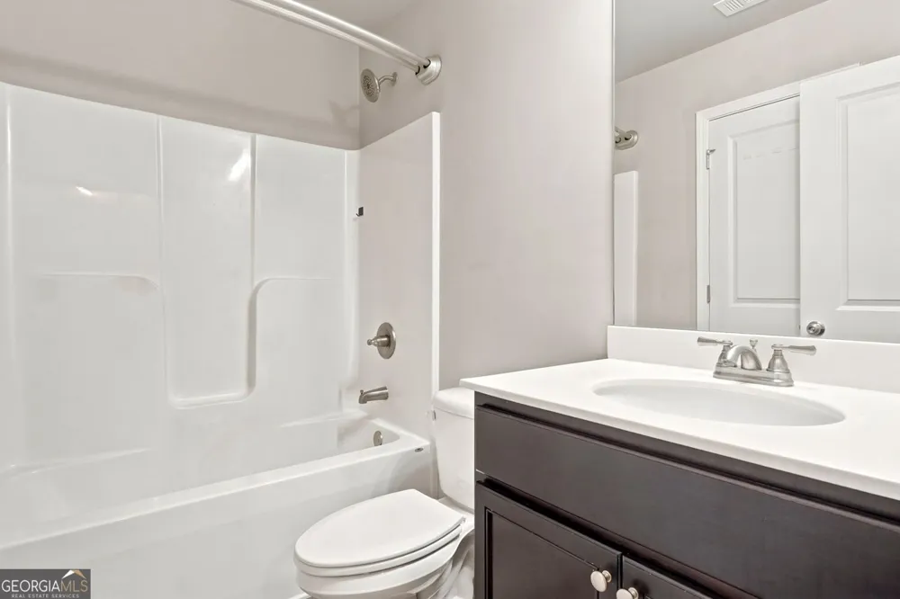 5052 Silver Fox RD Oakwood, GA 30566
