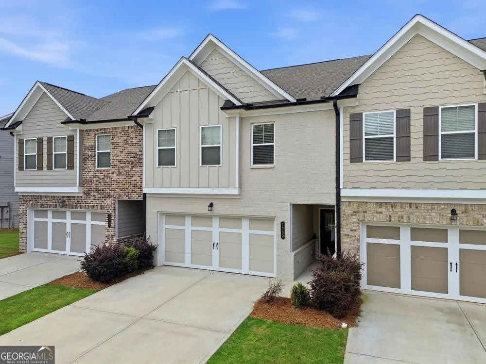 5052 Silver Fox RD Oakwood, GA 30566