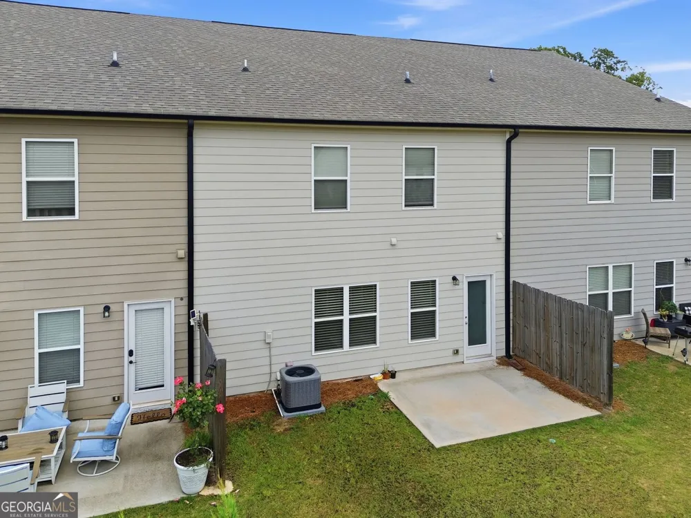 5052 Silver Fox RD Oakwood, GA 30566