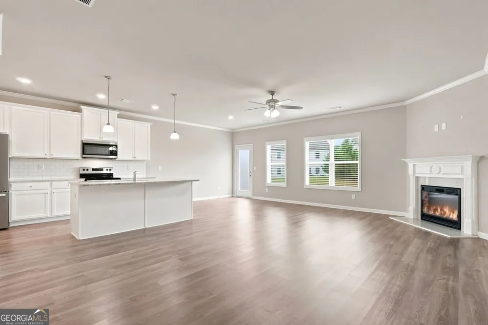 5052 Silver Fox RD Oakwood, GA 30566