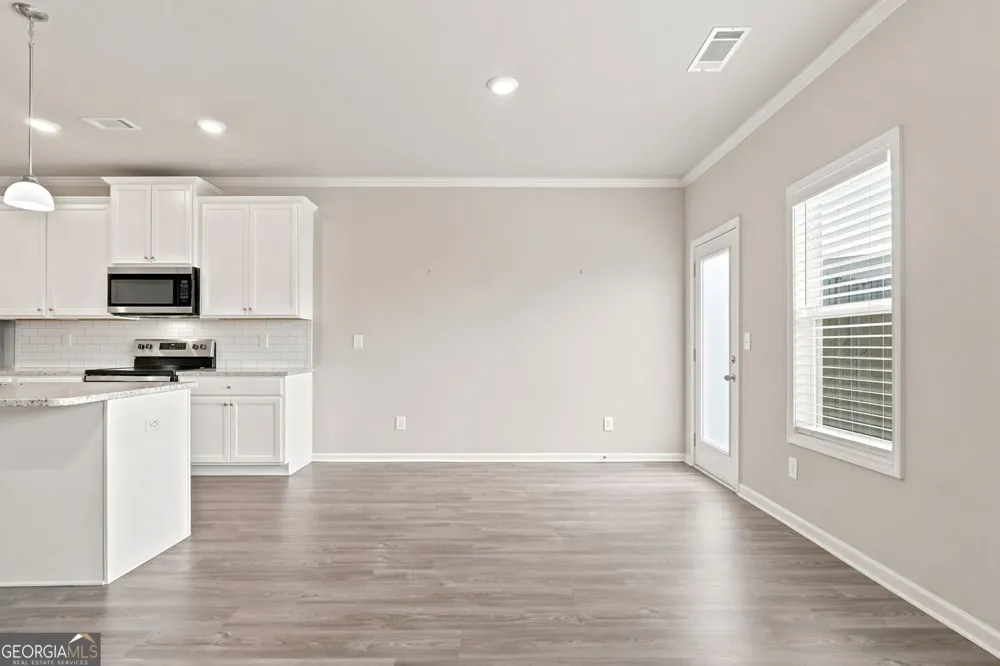 5052 Silver Fox RD Oakwood, GA 30566