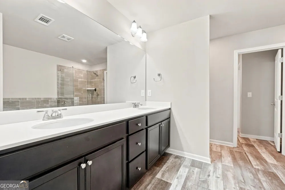 5052 Silver Fox RD Oakwood, GA 30566