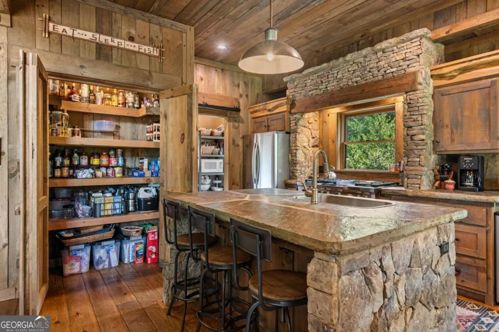 355 Old Camp LOOP Morganton, GA 30560