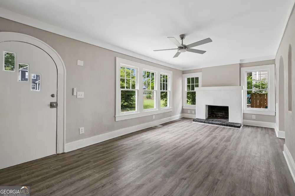2498 White Oak DR Decatur, GA 30032
