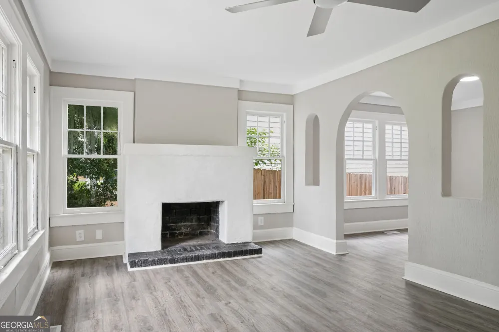 2498 White Oak DR Decatur, GA 30032