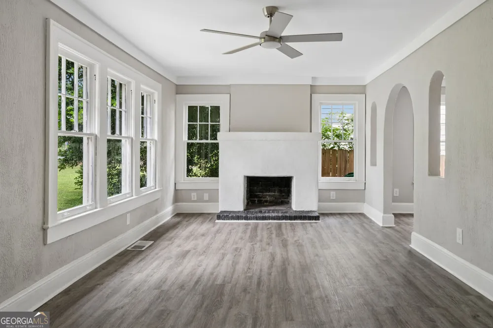 2498 White Oak DR Decatur, GA 30032