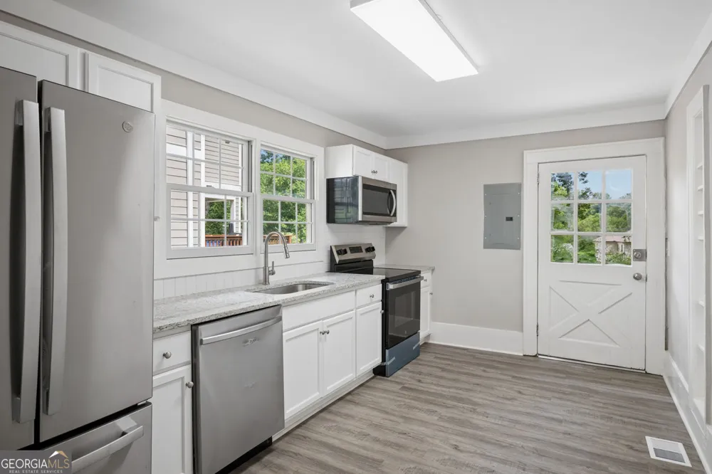 2498 White Oak DR Decatur, GA 30032