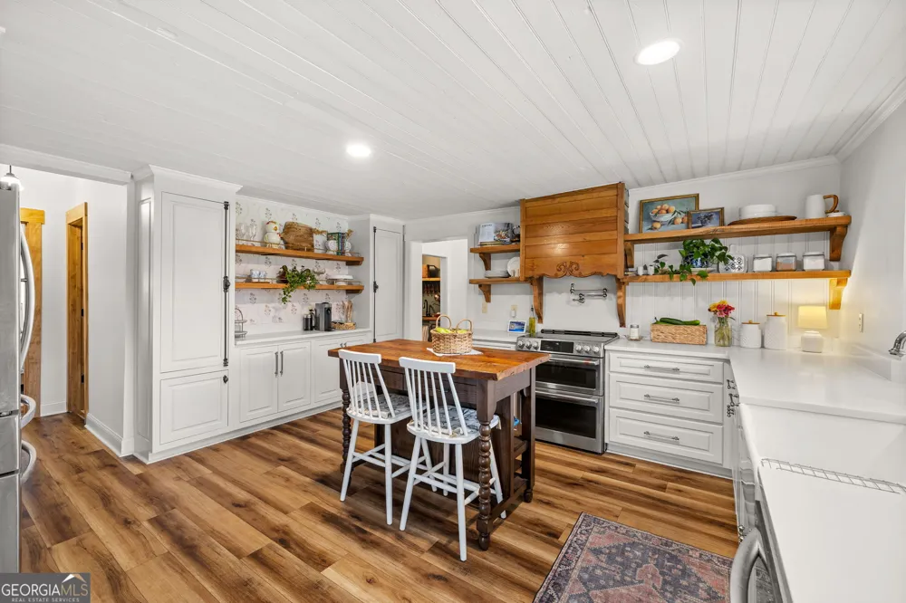 828 Garner RD Cornelia, GA 30531