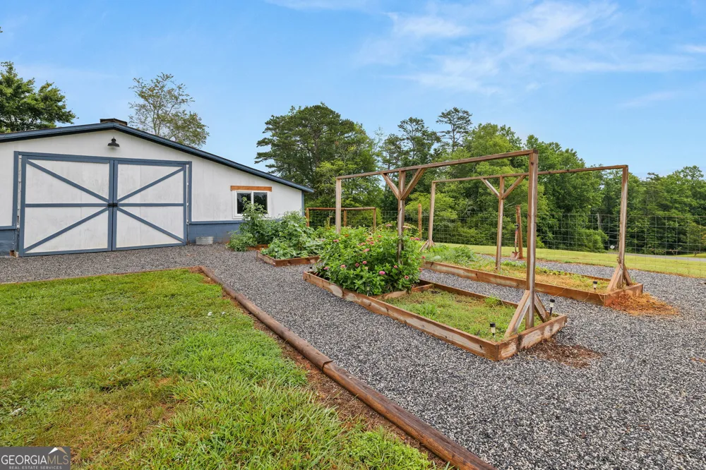 828 Garner RD Cornelia, GA 30531