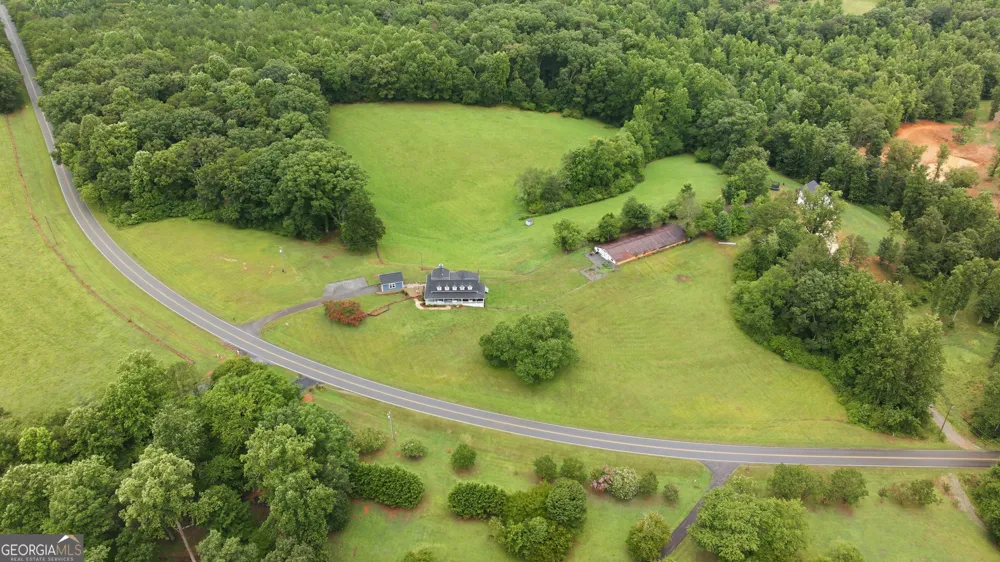 828 Garner RD Cornelia, GA 30531