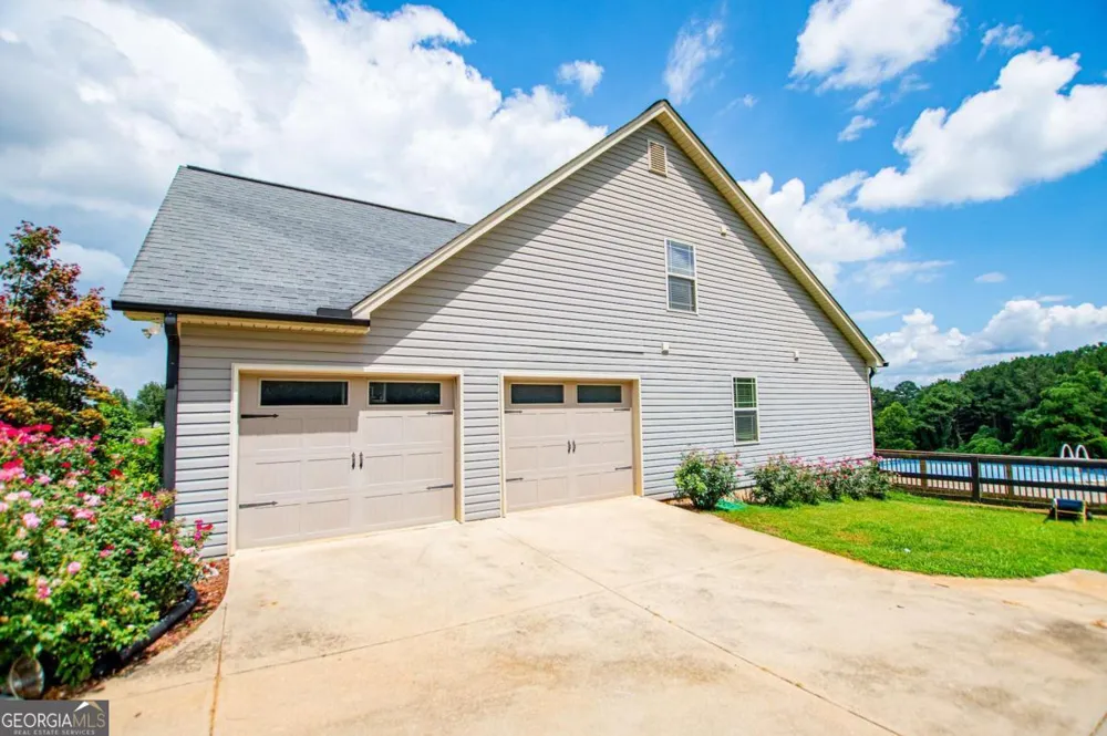 225 Hilltop RD Roopville, GA 30170