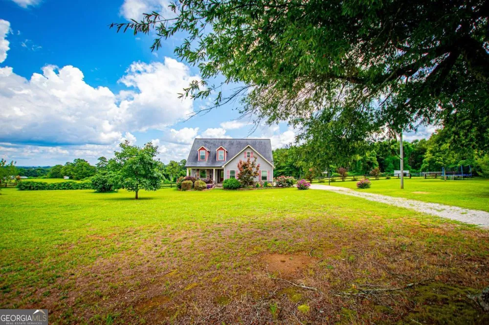 225 Hilltop RD Roopville, GA 30170