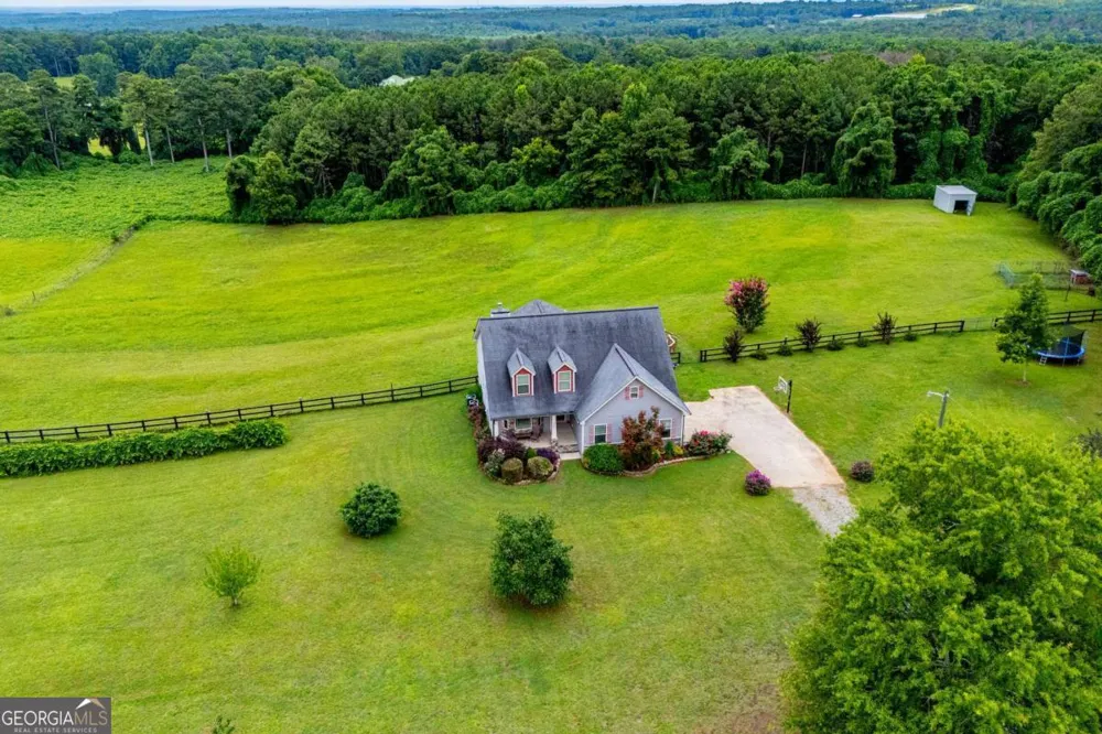 225 Hilltop RD Roopville, GA 30170