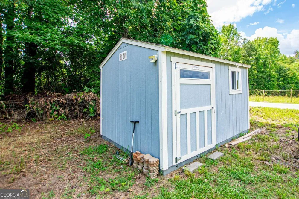 225 Hilltop RD Roopville, GA 30170