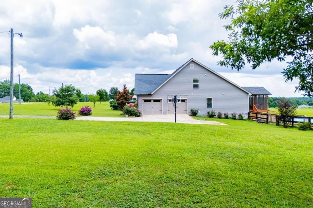 225 Hilltop RD Roopville, GA 30170