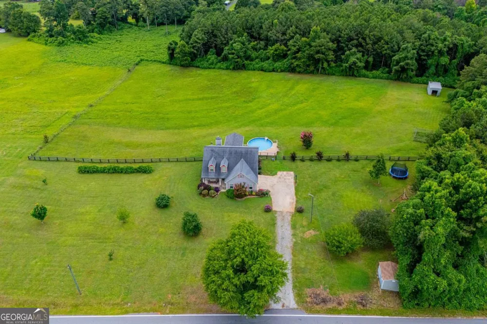 225 Hilltop RD Roopville, GA 30170