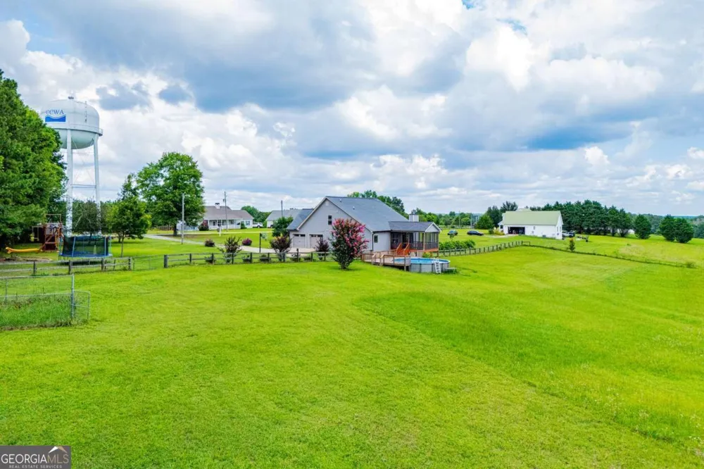 225 Hilltop RD Roopville, GA 30170