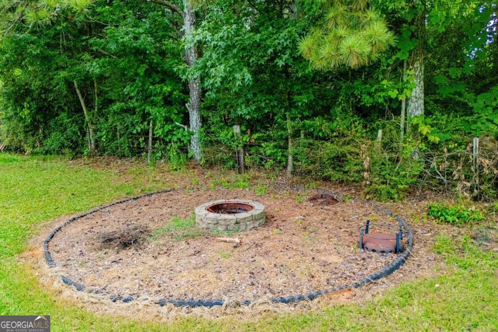 225 Hilltop RD Roopville, GA 30170