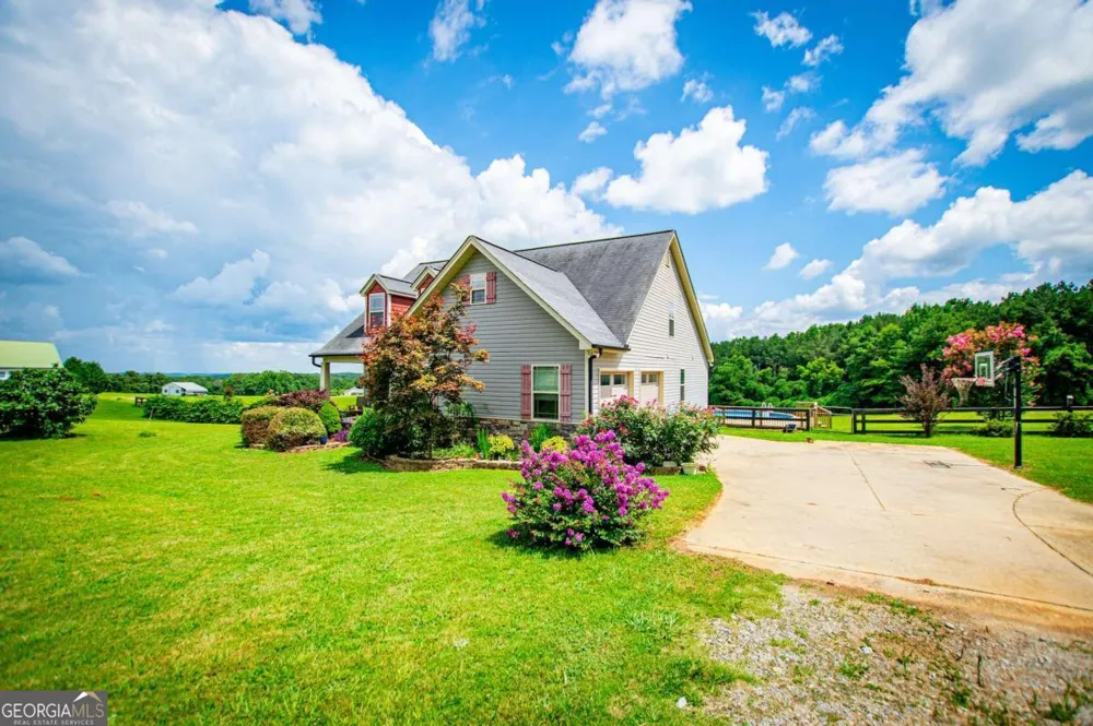 225 Hilltop RD Roopville, GA 30170