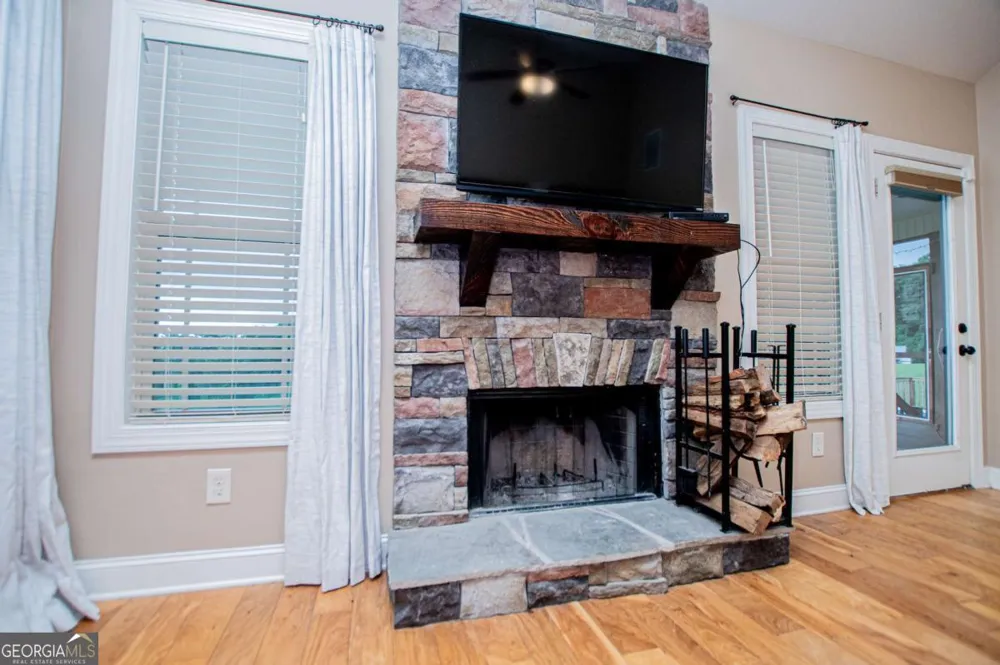 225 Hilltop RD Roopville, GA 30170