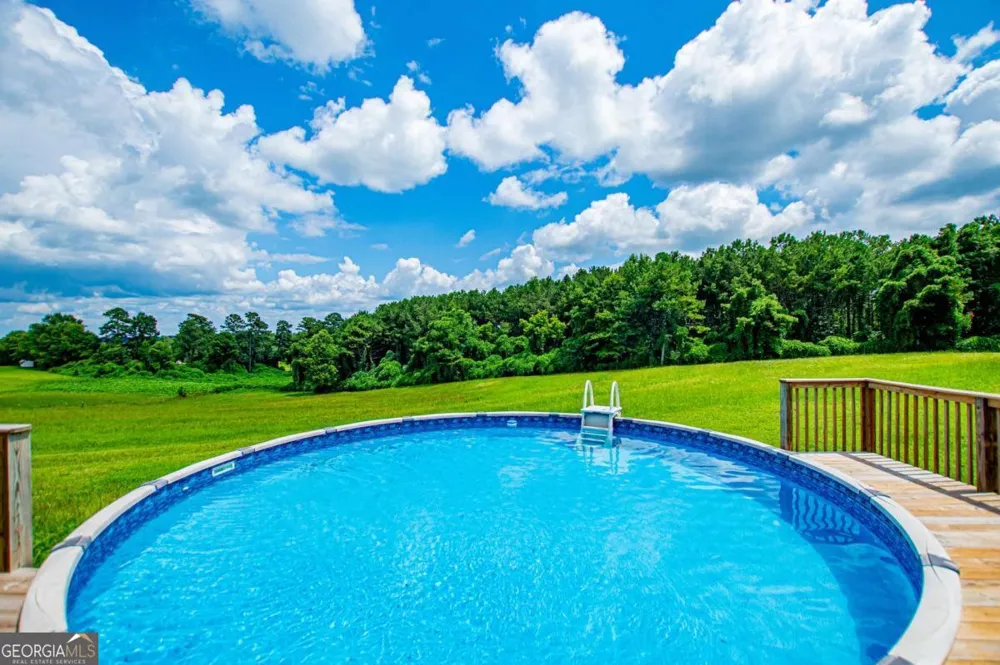 225 Hilltop RD Roopville, GA 30170