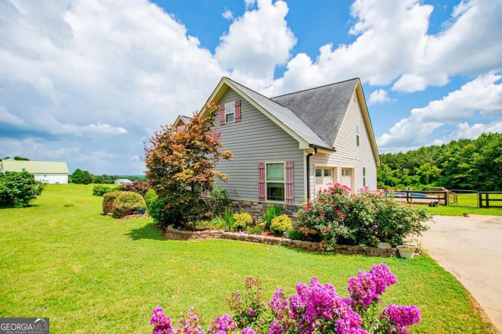 225 Hilltop RD Roopville, GA 30170