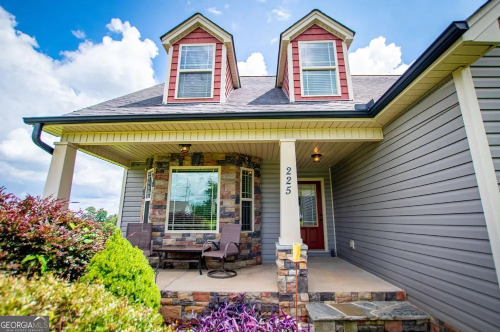 225 Hilltop RD Roopville, GA 30170