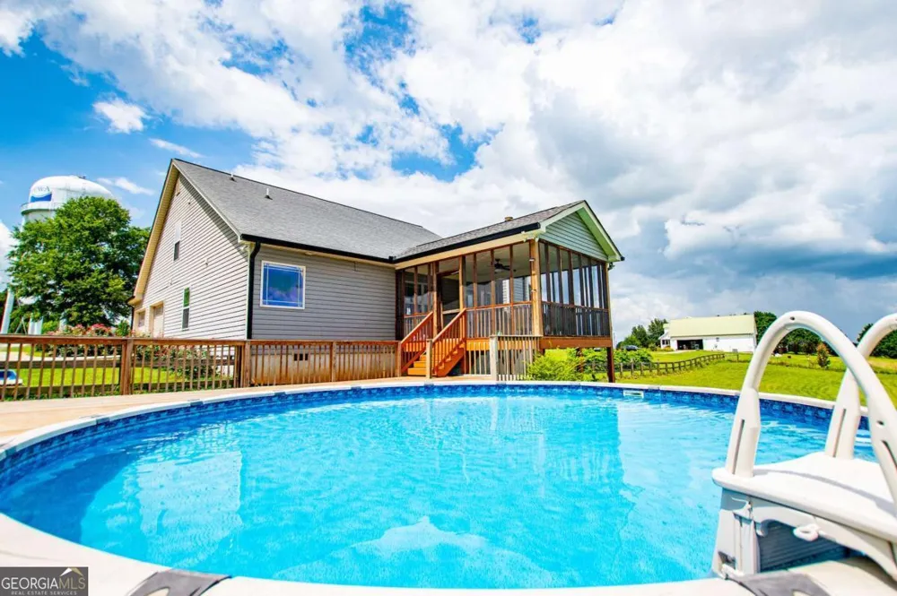 225 Hilltop RD Roopville, GA 30170
