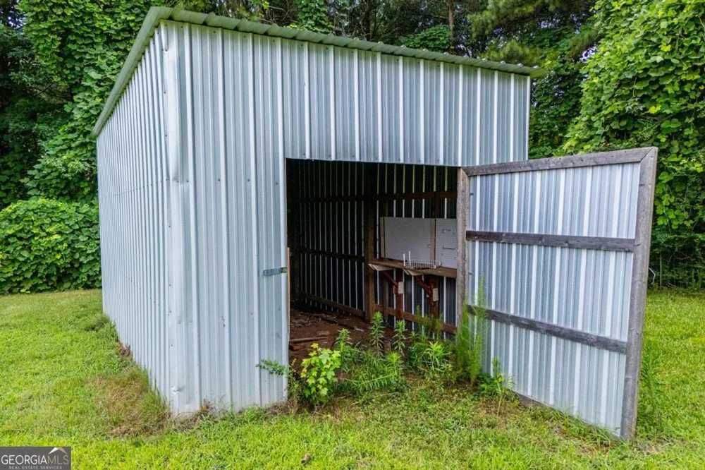 225 Hilltop RD Roopville, GA 30170