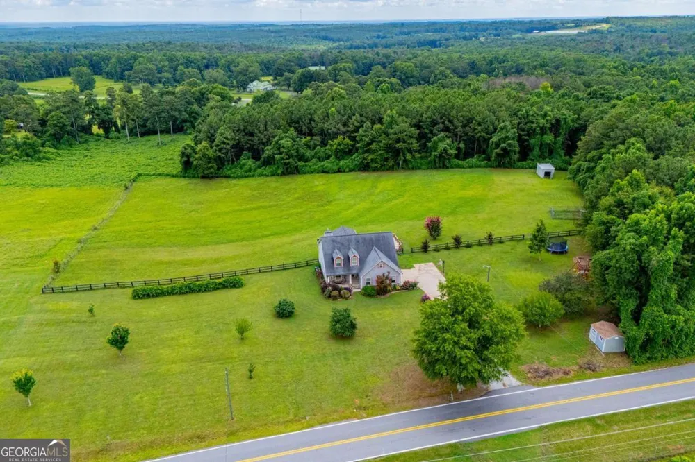 225 Hilltop RD Roopville, GA 30170