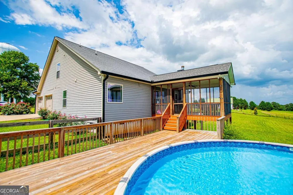 225 Hilltop RD Roopville, GA 30170