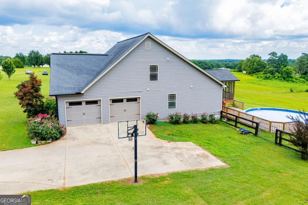225 Hilltop RD Roopville, GA 30170