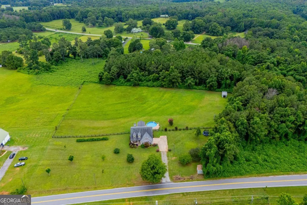 225 Hilltop RD Roopville, GA 30170