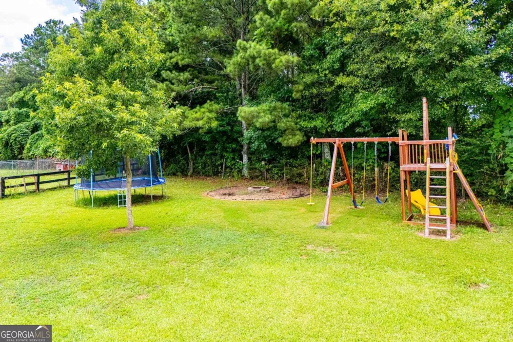 225 Hilltop RD Roopville, GA 30170