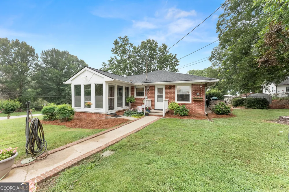 5907 Main ST Lula, GA 30554