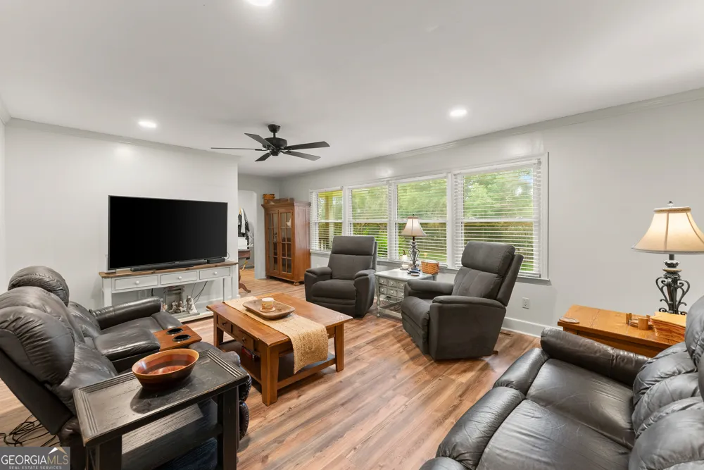 5907 Main ST Lula, GA 30554
