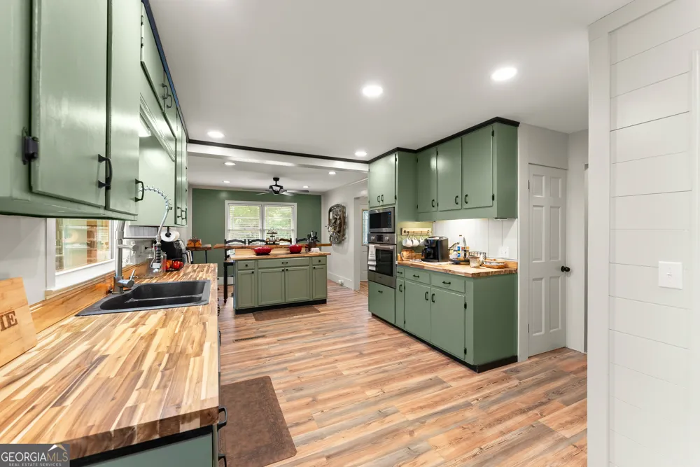 5907 Main ST Lula, GA 30554