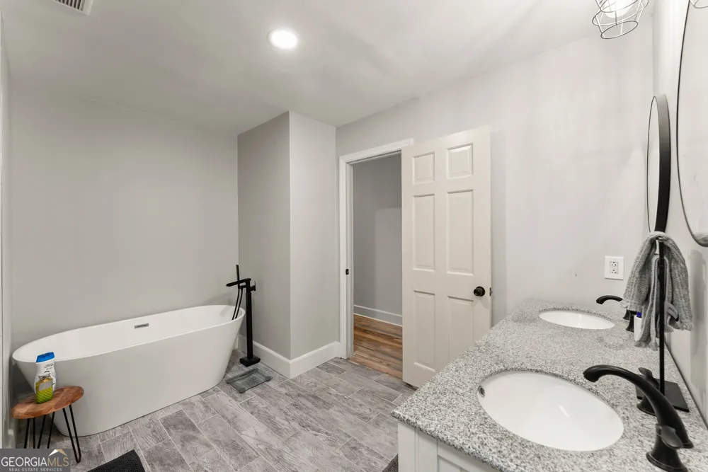 5907 Main ST Lula, GA 30554