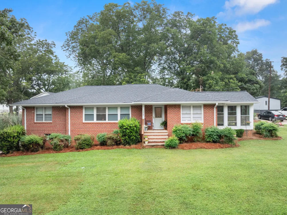 5907 Main ST Lula, GA 30554