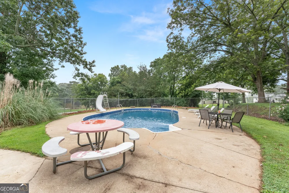 5907 Main ST Lula, GA 30554