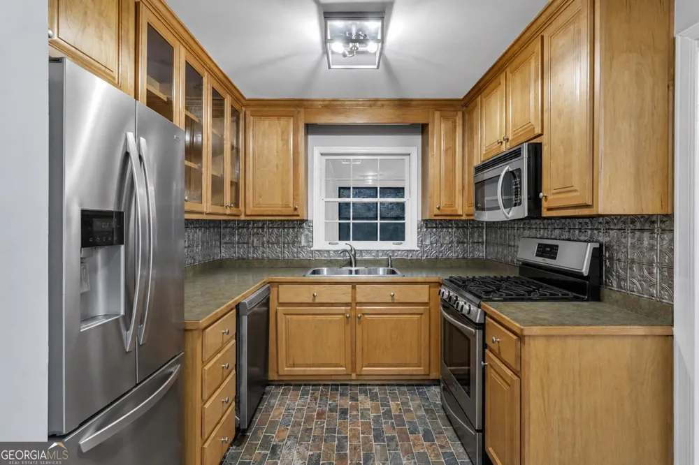 100 NW LA-Rue PL Atlanta, GA 30327
