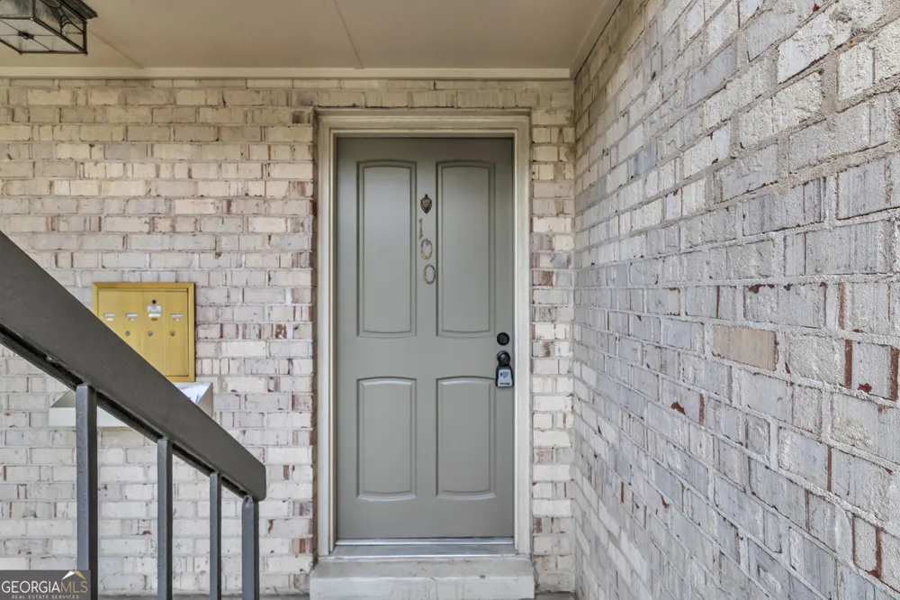 100 NW LA-Rue PL Atlanta, GA 30327