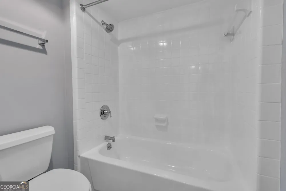 100 NW LA-Rue PL Atlanta, GA 30327