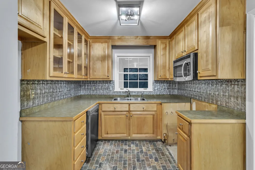 100 NW LA-Rue PL Atlanta, GA 30327