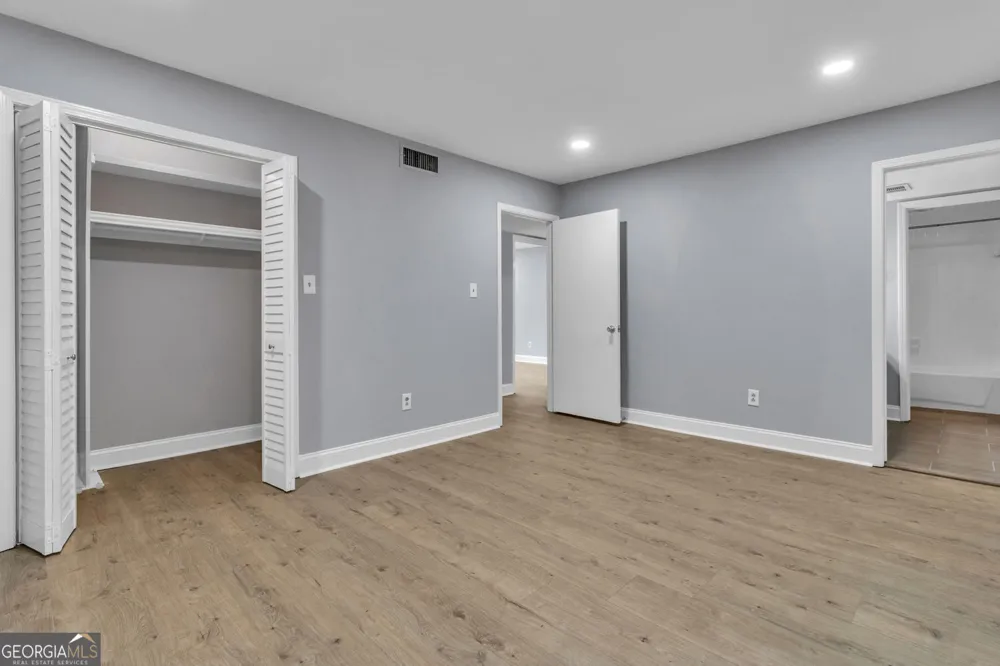 100 NW LA-Rue PL Atlanta, GA 30327