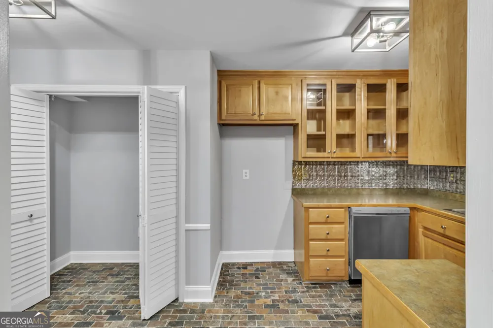100 NW LA-Rue PL Atlanta, GA 30327