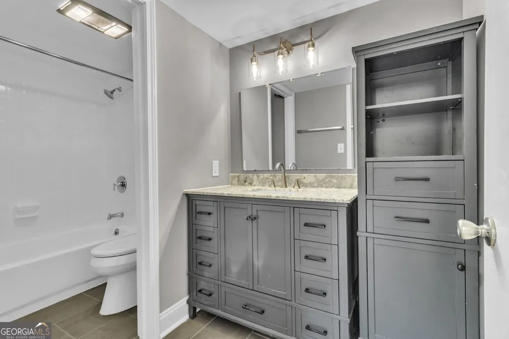 100 NW LA-Rue PL Atlanta, GA 30327